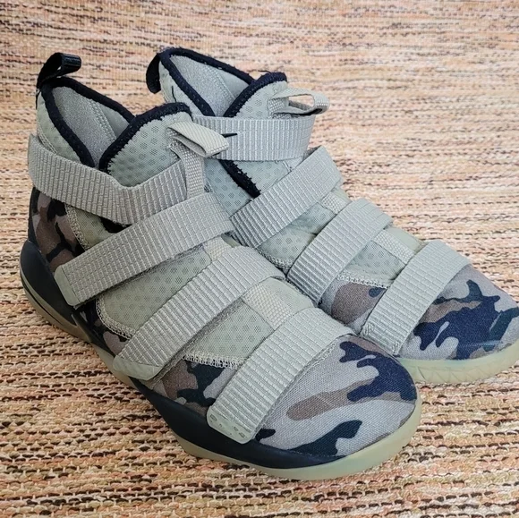 NIKE LeBron Soldier 11 'Camo' | 7 YOUTH - Picture 8 of 8